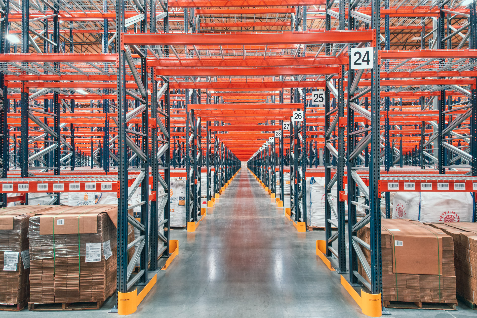 Industrial pallet racking installation in Des Plaines warehouse
